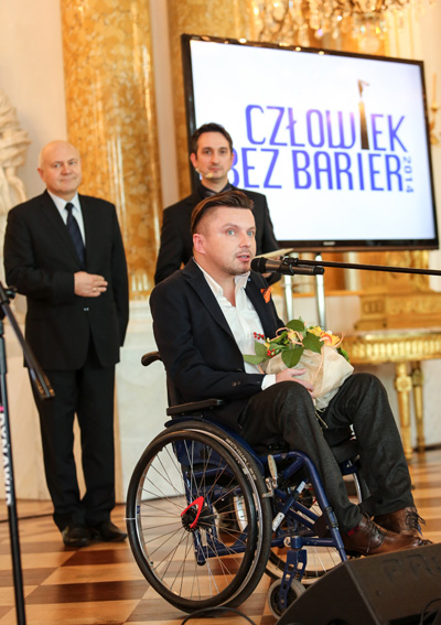 Bartłomiej Skrzyński przemawia po przyjęciu statuetki