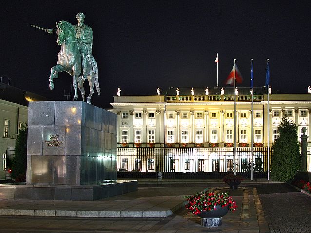 Pałac Prezydencki w Warszawie nocą