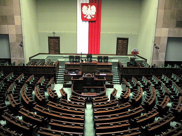 Pusta sala plenarna w Sejmie