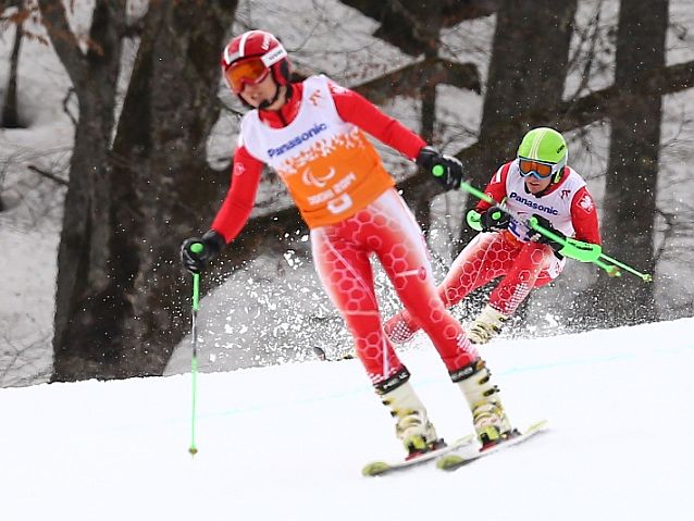 Slalom narciarski. Maciej Krężel jedzie za Anną Ogarzyńską