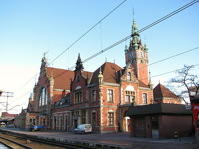Zabytkowy budynek dworca Gdańsk Główny