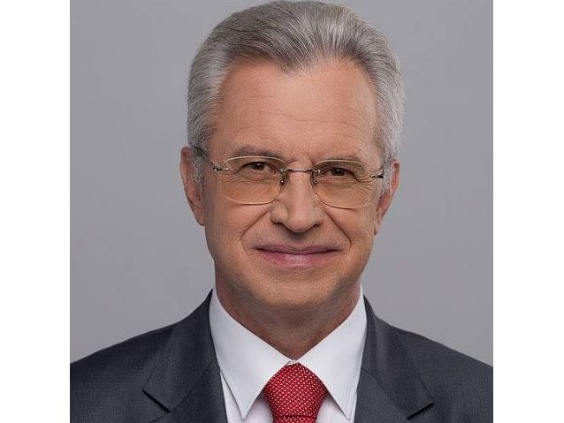 Uśmiechnięta twarz Krzysztofa Michałkiewicza
