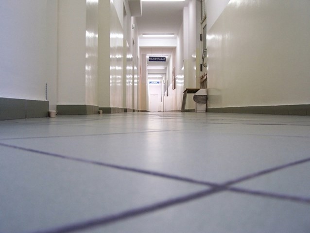 korytarz w szpitalu