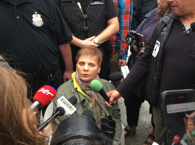 Janina Ochojska podczas protestów opiekunów i osób z niepełnosprawnością pod Sejmem