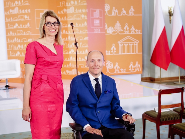 Paulina Malinowska-Kowalczyk z Piotrem Pawłowskim po gali Lider Dostępności w Pałacu Prezydenckim