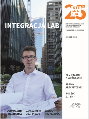 Okładka magazynu Integracja. Na okładce tytuł Integracja LAB i zdjęcie architekta z rozłożonymi planami budynku, w tle wieżowce