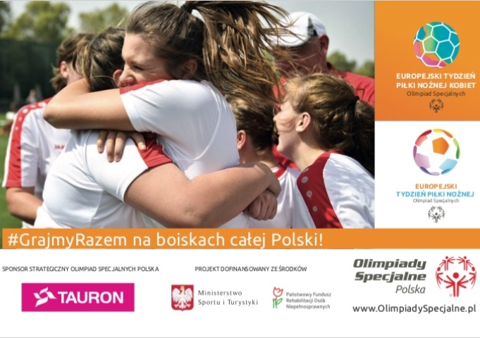 plakat ze zdjęciem cieszących się kobiet sportowców ze zwycięstwa z napisem Europejski tydzień piłki nożnej kobiet i hasztagiemGrajmy razem na boiskach całej Polski
