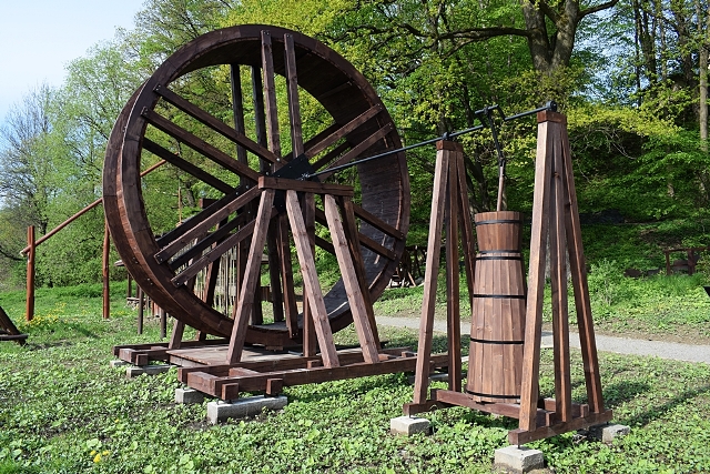duże drewniane koło