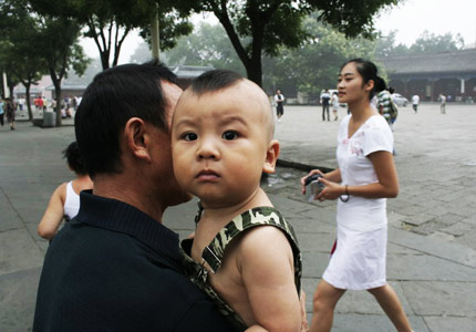 Na zdjęciu: Chińczycy na placu Tiananmen. Fot.: arch. Lilli Latus